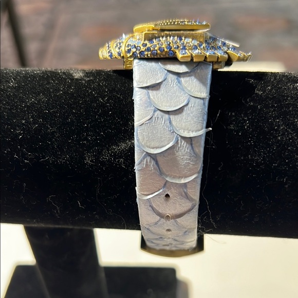 Heidi Daus Gold and Blue Fish Design Bracelet. WA431. Watch hidden behind fin - Picture 2 of 13